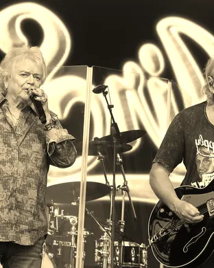 Live concert by Air Supply